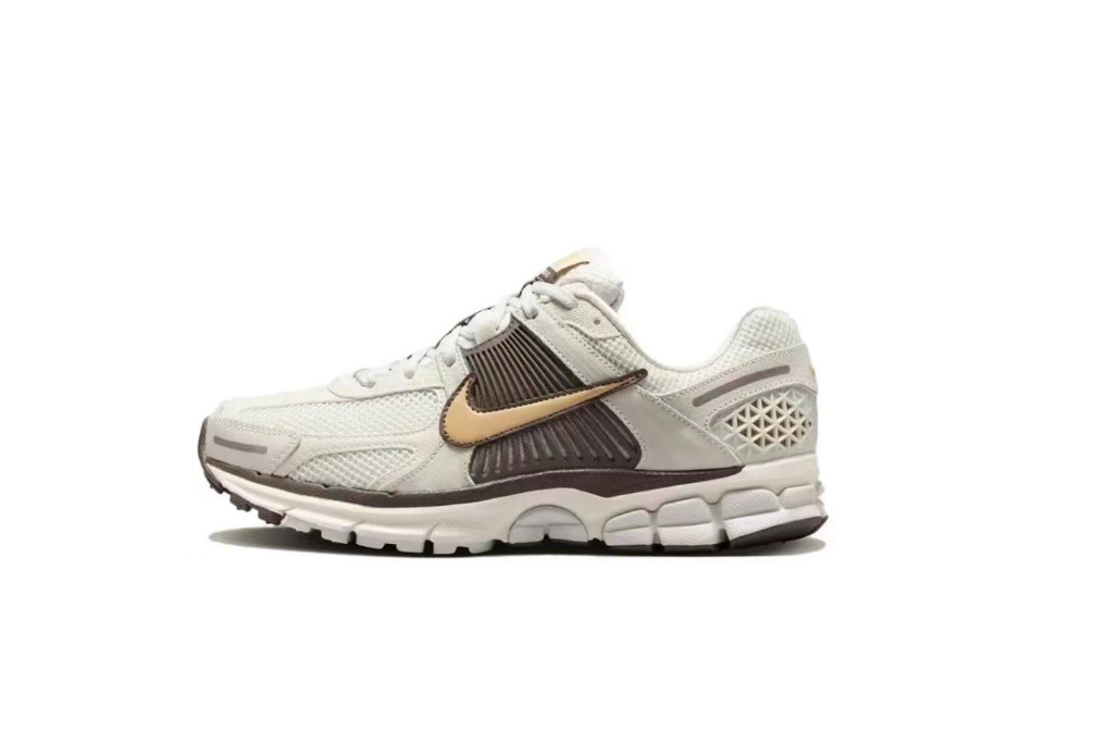 Nike Air Zoom Vomero 5 Running Shoes in White and Gray