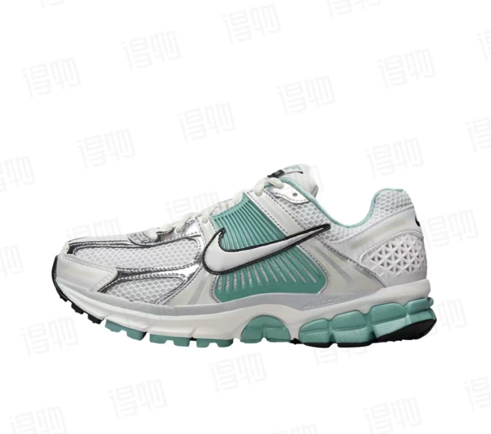 Nike Air Zoom Vomero 5 Running Shoes