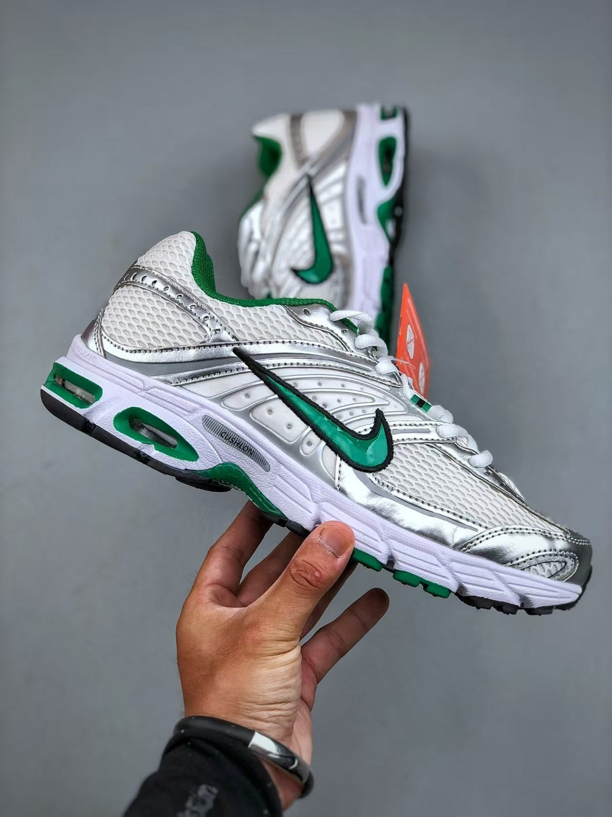 Nike Air Max Moto 2K Low-Top Running Shoes, White Green