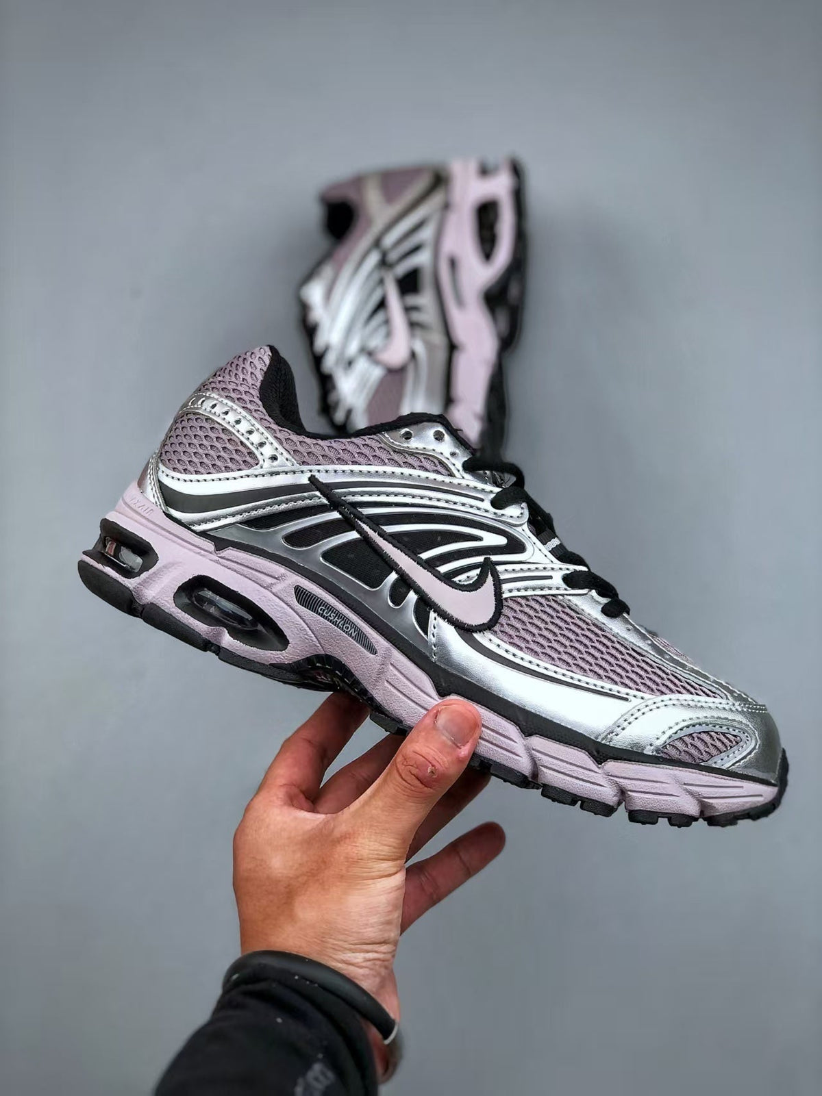 Nike Air Max Moto 2K Low-Top Running Shoes