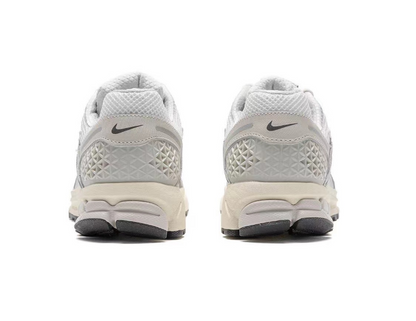 Nike Vomero 5 Sneakers in Light Silver Grey