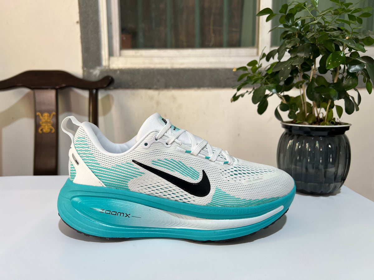 Nike Vomero 18 Running Shoes White and Turquoise
