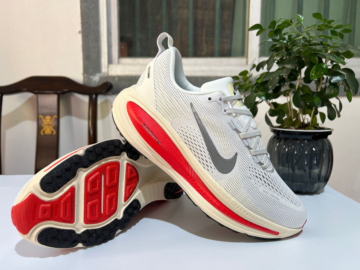 Nike Vomero 18 Running Shoes White and Red