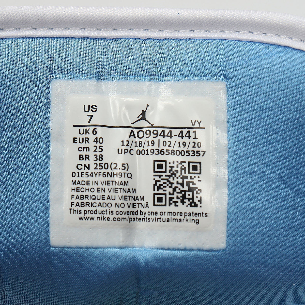 Nike Dunk Low North Carolina Blue Sneakers AO9944-441