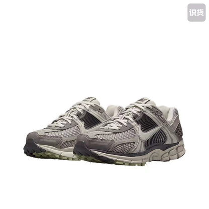 Nike Vomero 5 Sneakers in Green, Gray and Black