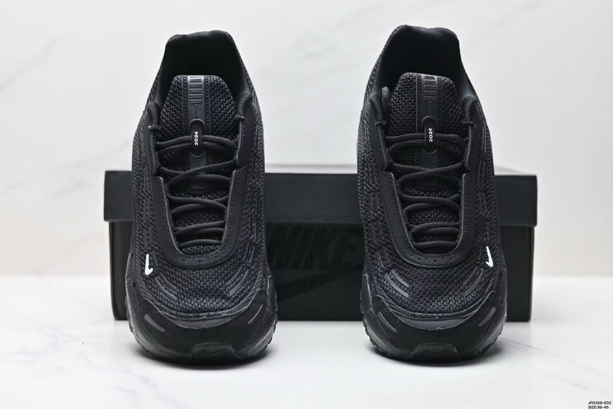 Nike Air Max Plus x Comme des Garçons Black Sneakers