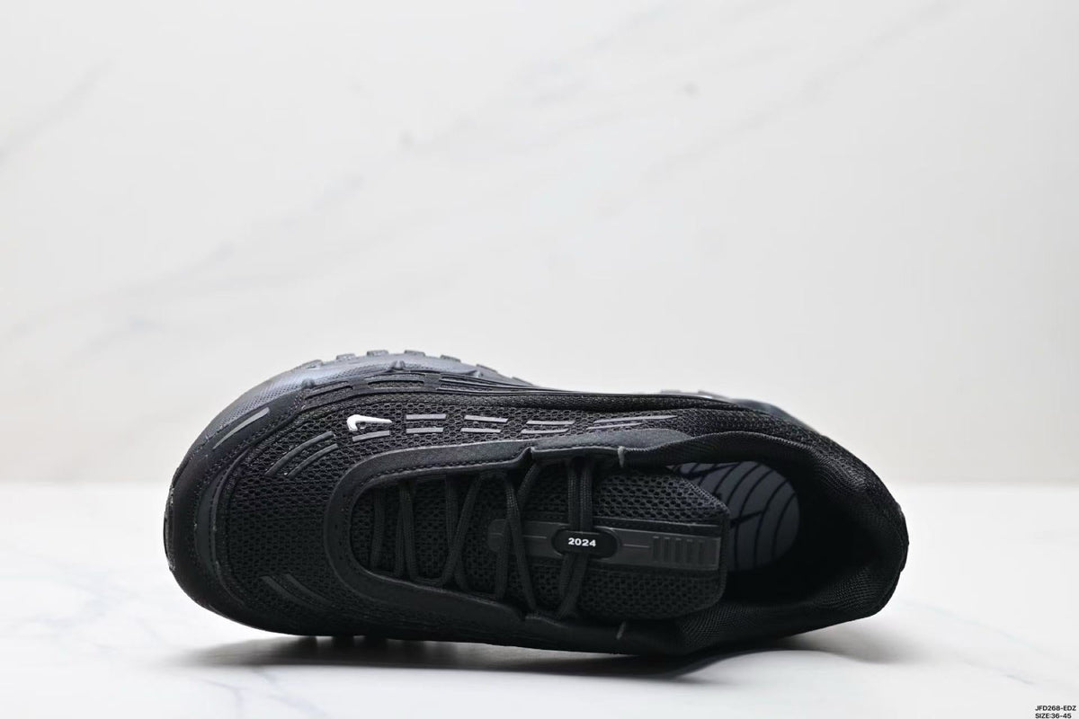 Nike Air Max Plus x Comme des Garçons Black Sneakers