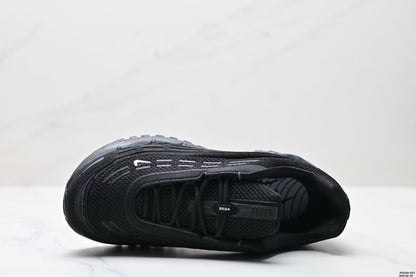 Nike Air Max Plus x Comme des Garçons Black Sneakers