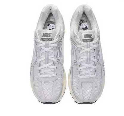 Nike Vomero 5 Sneakers in Light Silver Grey