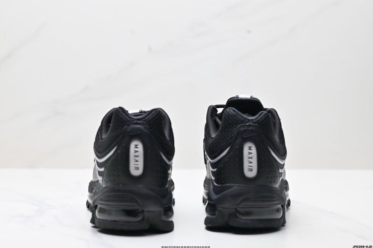 Nike Air Max Plus Black Silver Sneakers