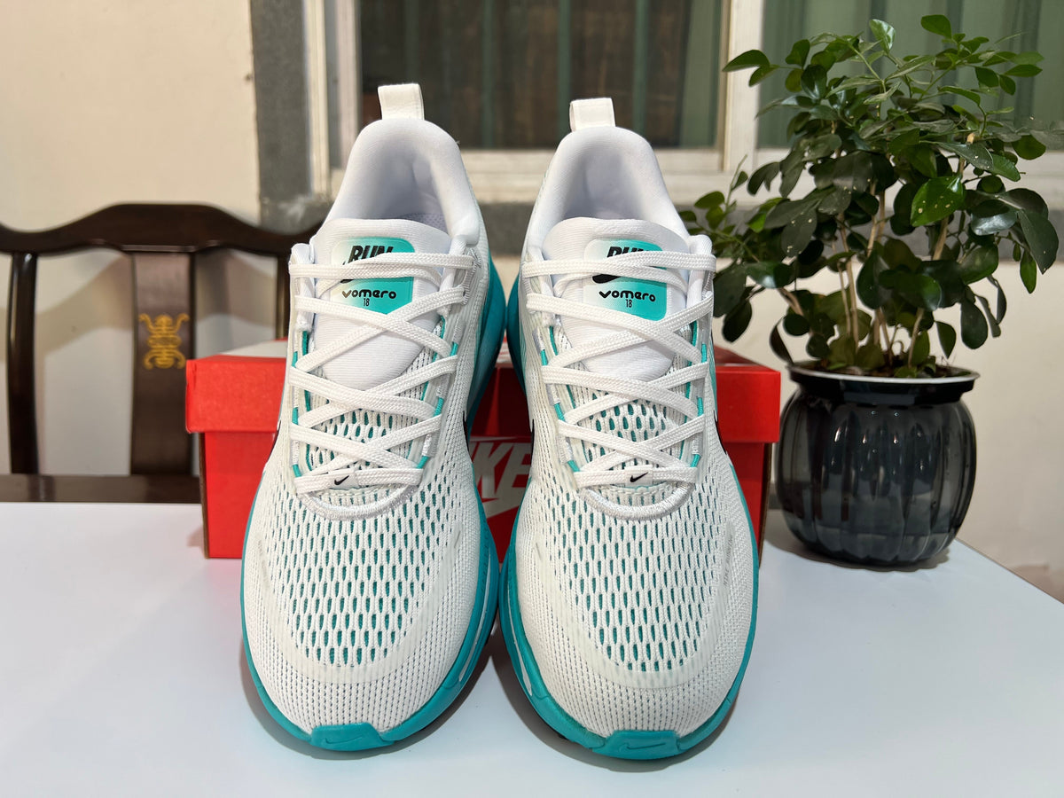 Nike Vomero 18 Running Shoes White and Turquoise
