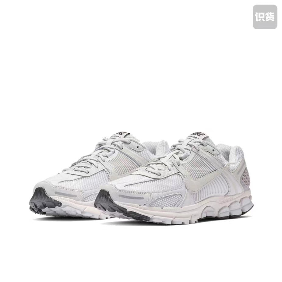 Nike Zoom Vomero 5 Grey and White Sneakers
