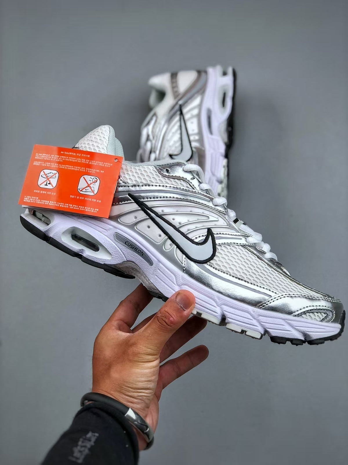 Nike Air Max Moto 2K Low-Top Running Shoes, White