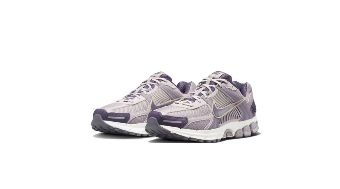 Nike Air Zoom Vomero 5 Running Shoes in White and Purple