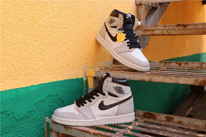 Nike SB x Air Jordan 1 Retro High OG Light Bone Sneakers