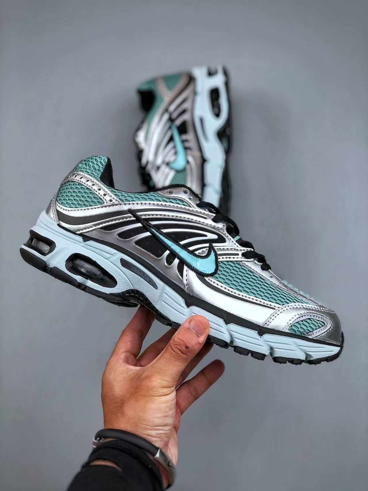 Nike Air Max Moto 2K Low-Top Running Shoes