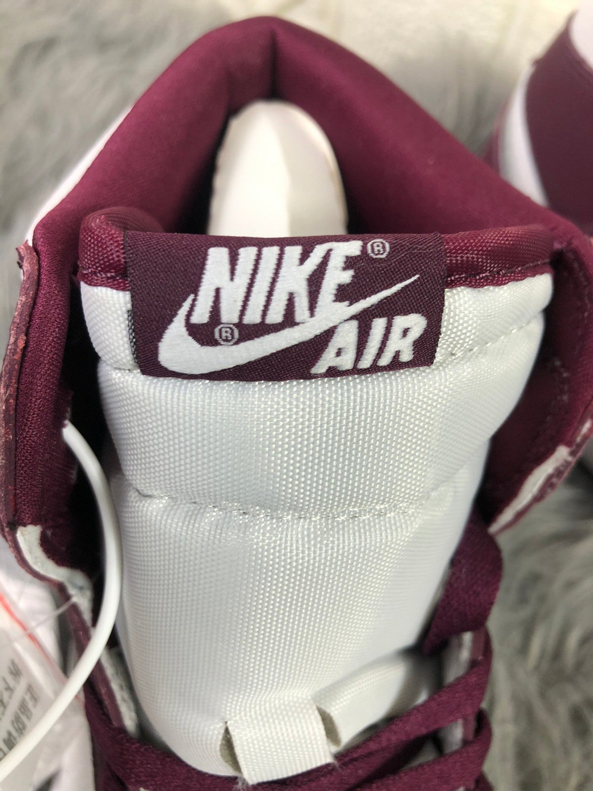 Nike Air Jordan 1 Retro High OG Bordeaux Sneakers 555088-611
