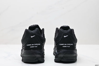 Nike Air Max Plus x Comme des Garçons Black Sneakers