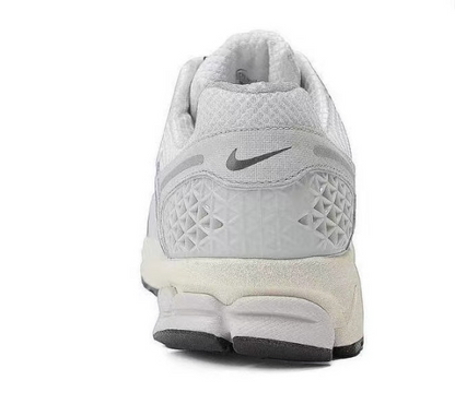Nike Vomero 5 Sneakers in Light Silver Grey