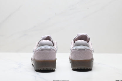 Nike Terra Manta Sneakers in Grey and White
