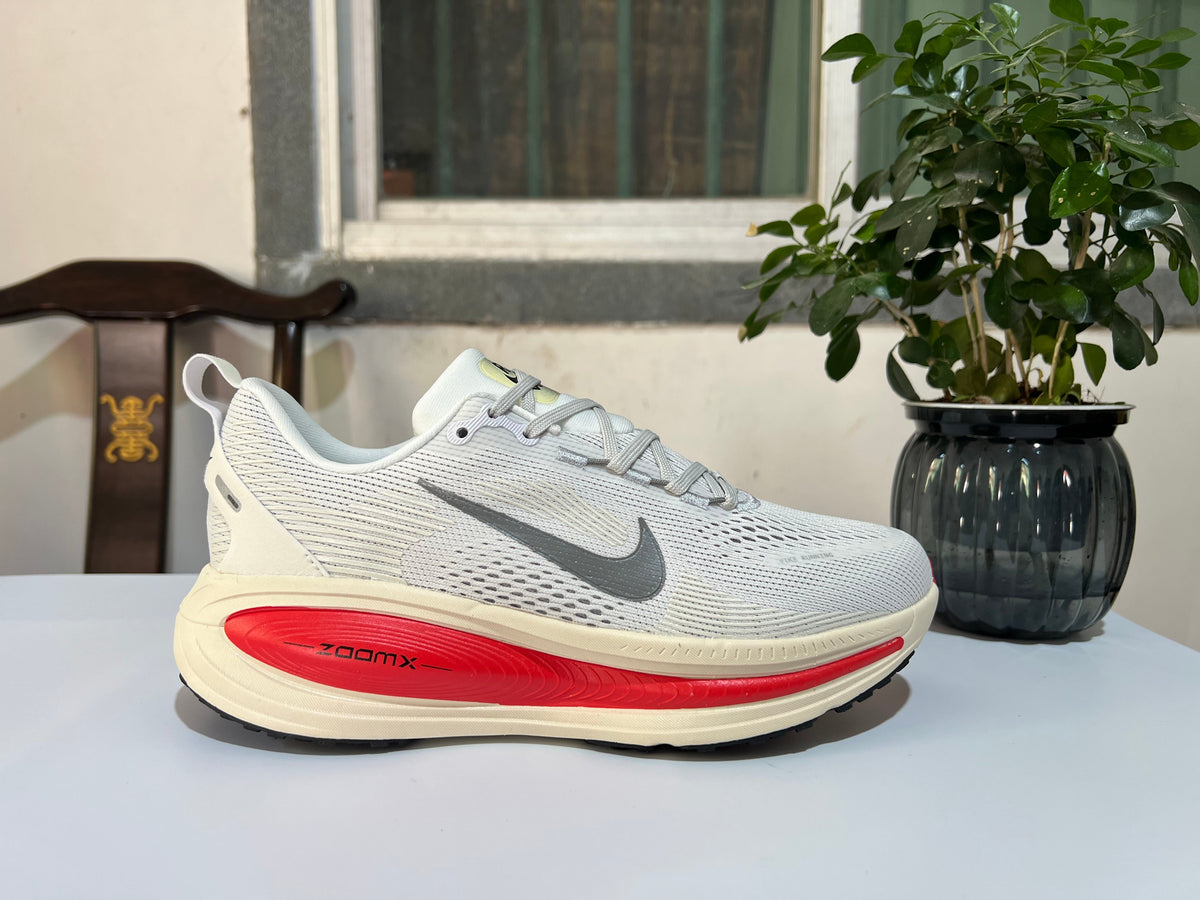 Nike Vomero 18 Running Shoes White and Red