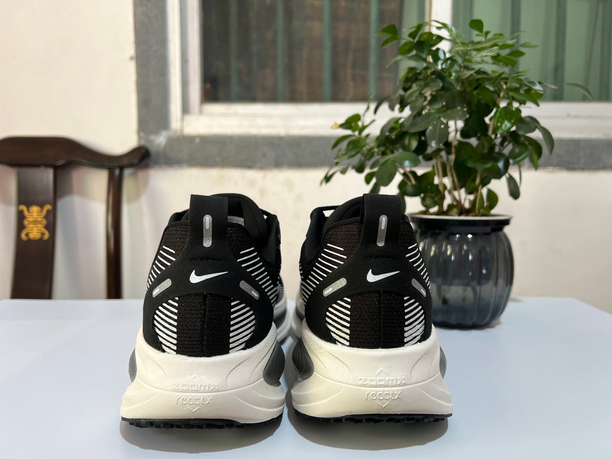 Nike Vomero 18 Running Shoes Black and White
