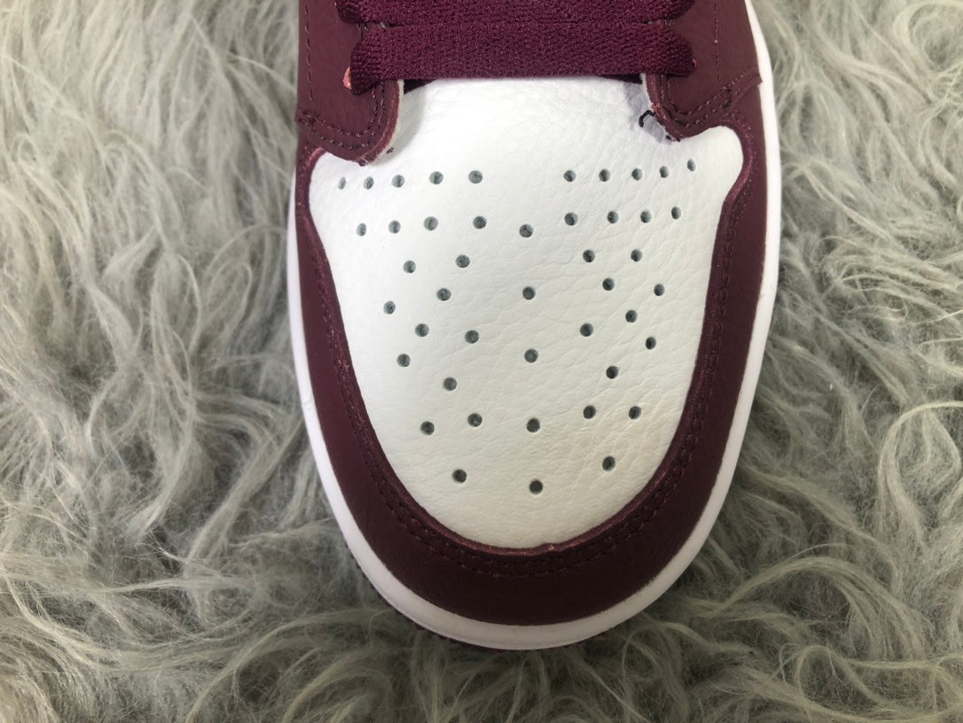 Nike Air Jordan 1 Retro High OG Bordeaux Sneakers 555088-611