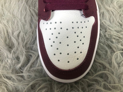 Nike Air Jordan 1 Retro High OG Bordeaux Sneakers 555088-611