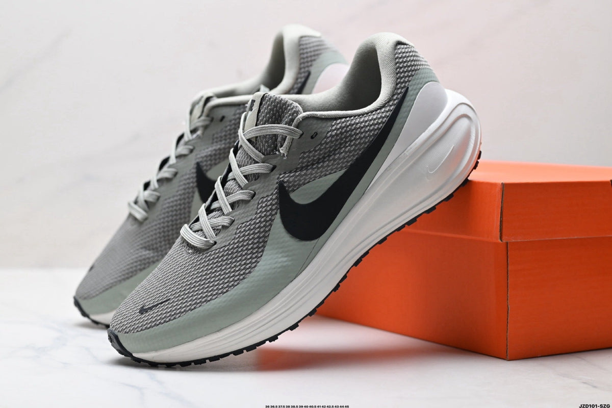 Nike Revolution 8 Running Shoes in Gray