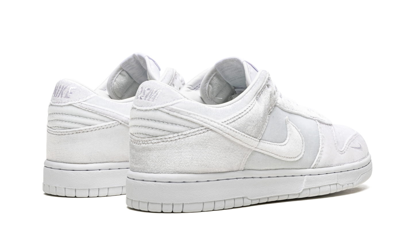 Dunk Low "Dove Street Market Triple White Velvet" DH2686 100